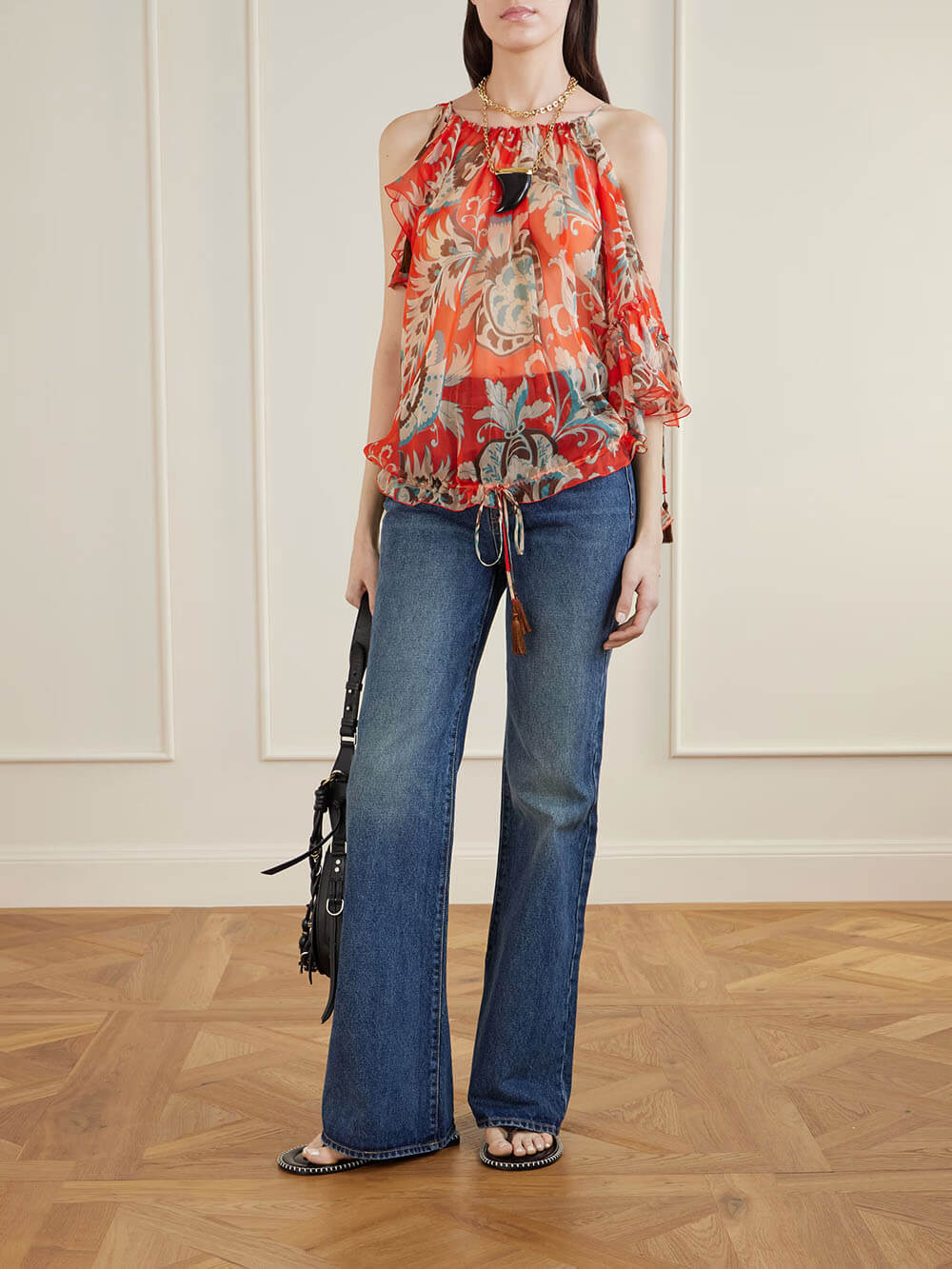 Moderne Jeans mit hohem Bund und ausgestelltem Bein