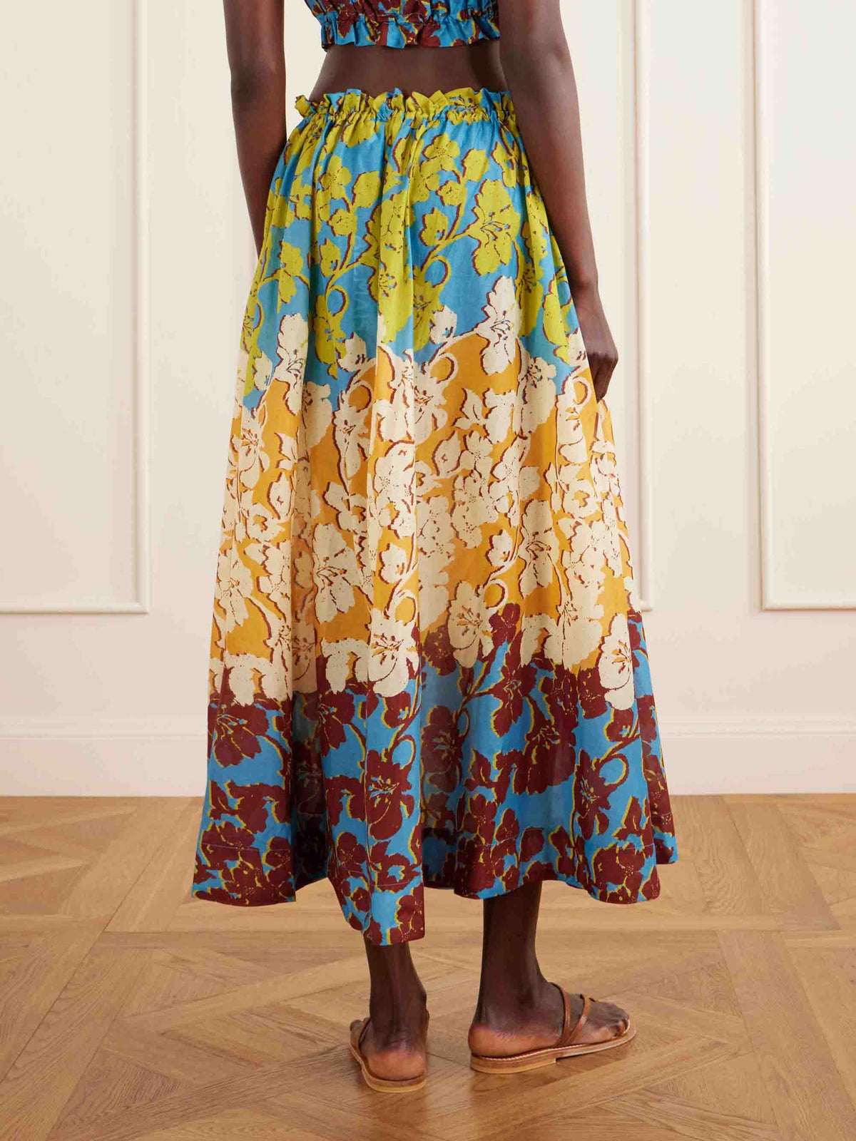 Completo a due pezzi boho con top e gonna con stampa, entrambi con schiena scoperta