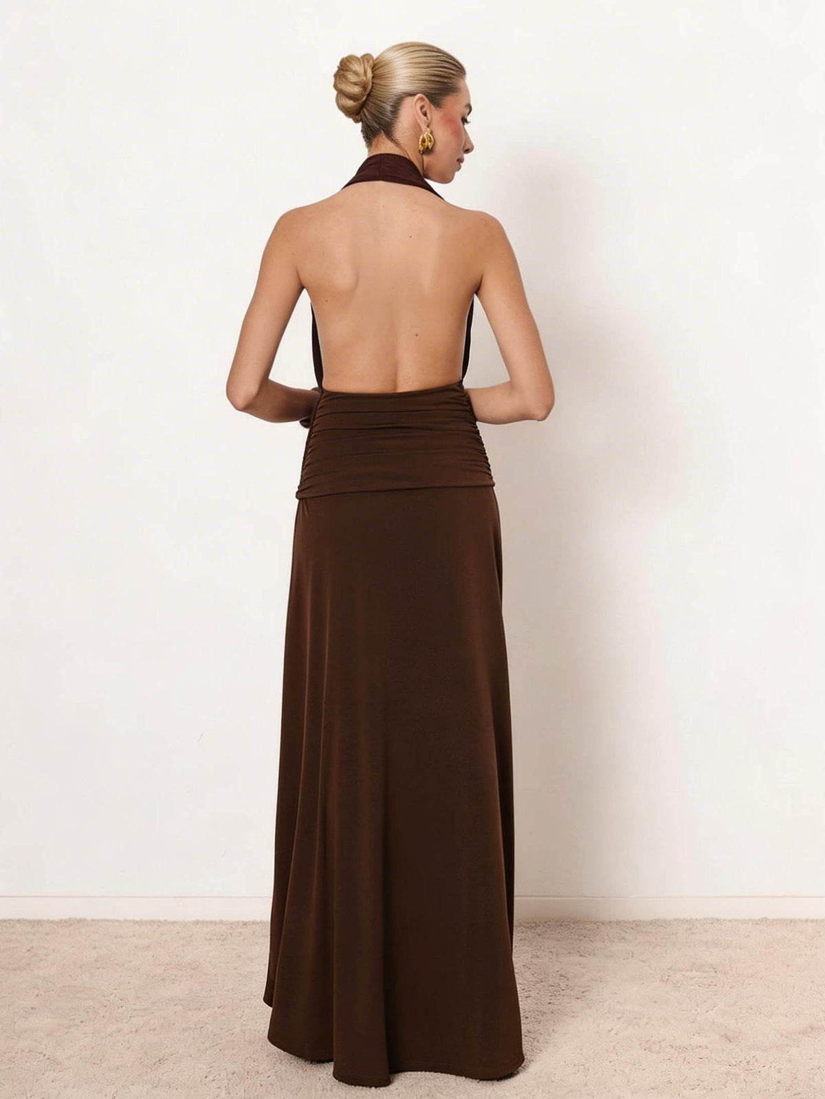 Vestido maxi sensual para festas, com decote em V profundo e franjas