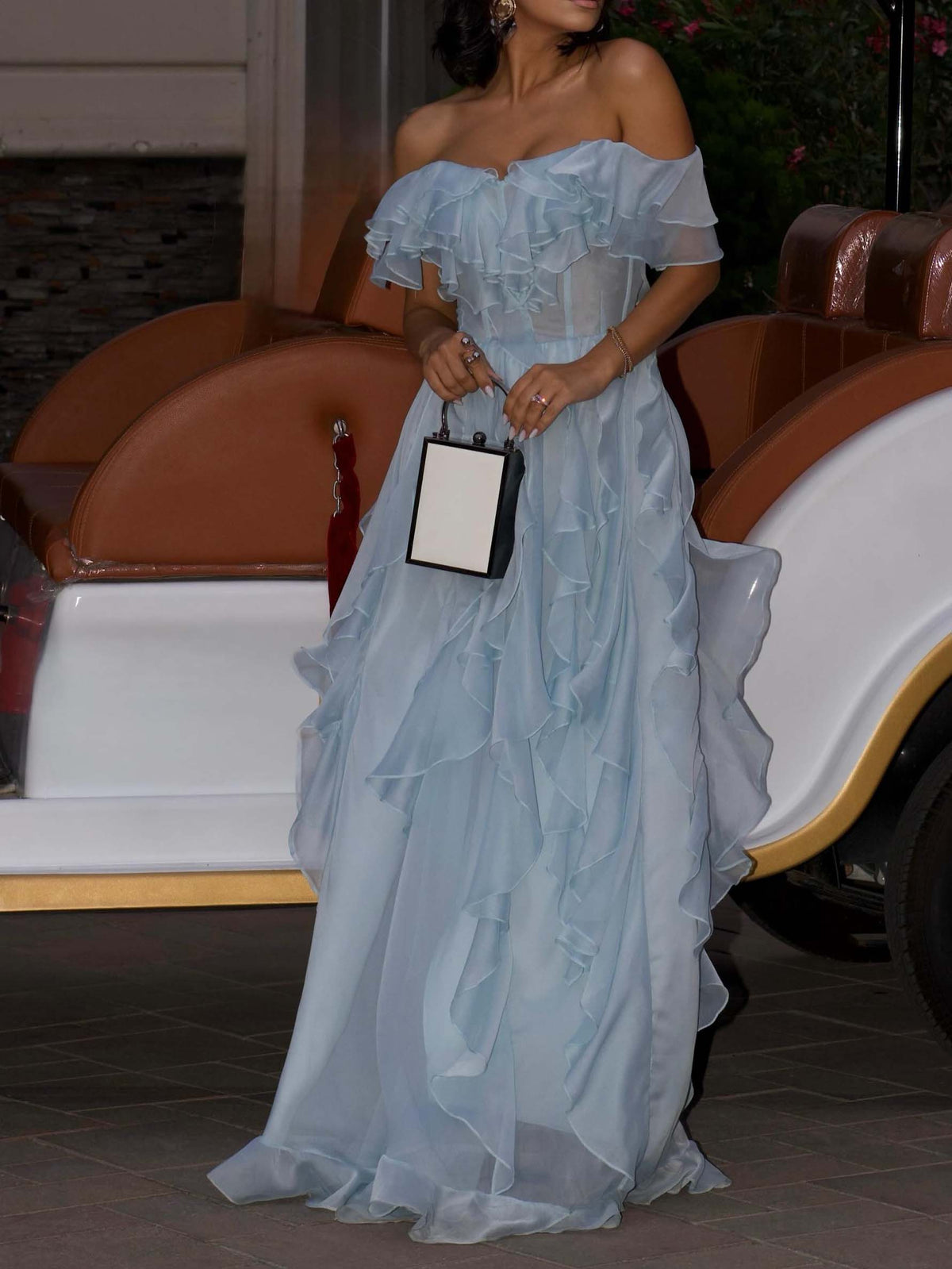 Elegantes schulterfreies Maxikleid aus Chiffon mit Rüschen