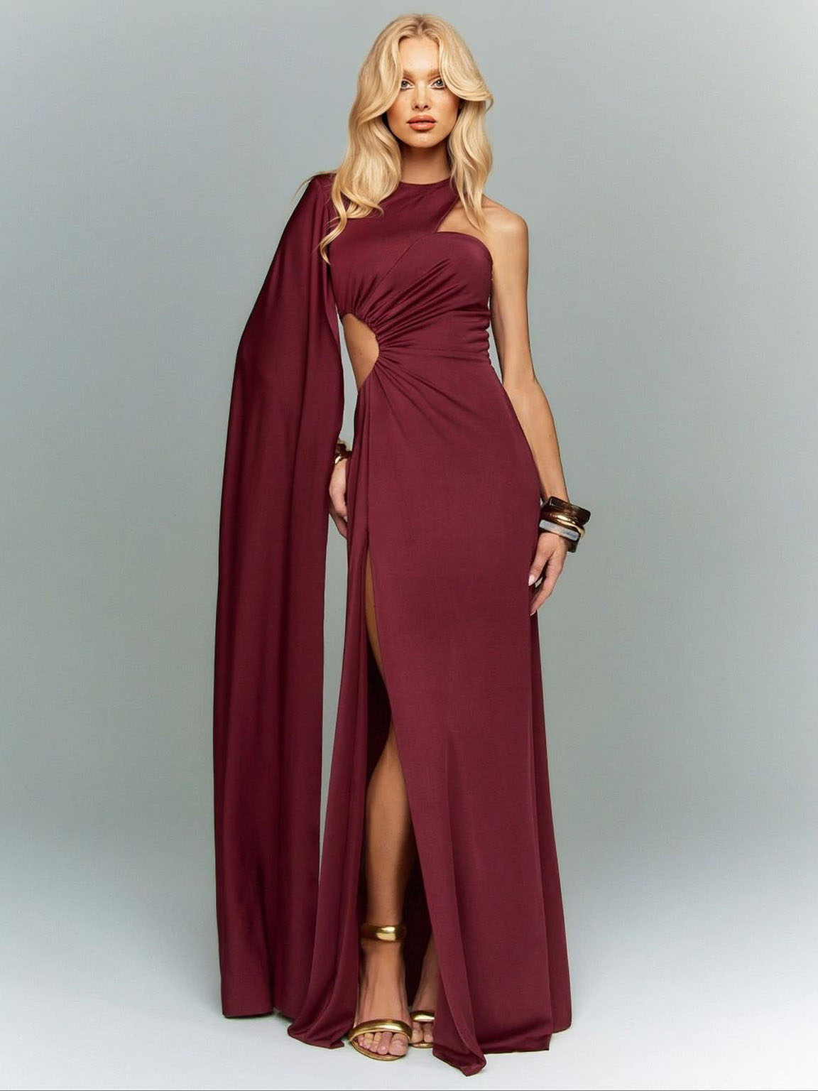 Abito lungo sexy monospalla con cut-out e spacco