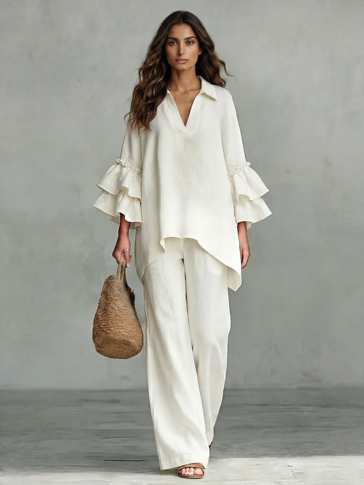 Set casual con top con maniche a volant e scollo a V e pantaloni a vita alta e gamba larga