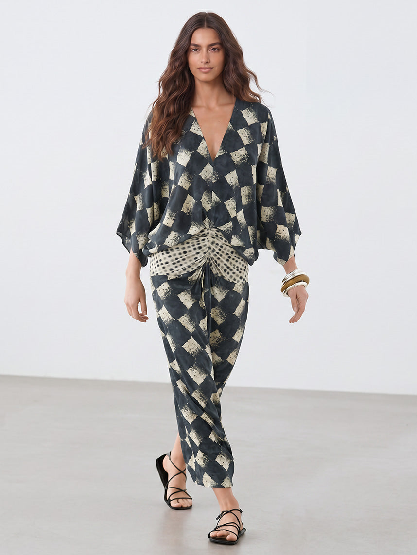 Abito lungo casual con stampa a quadri astratti e maniche a kimono