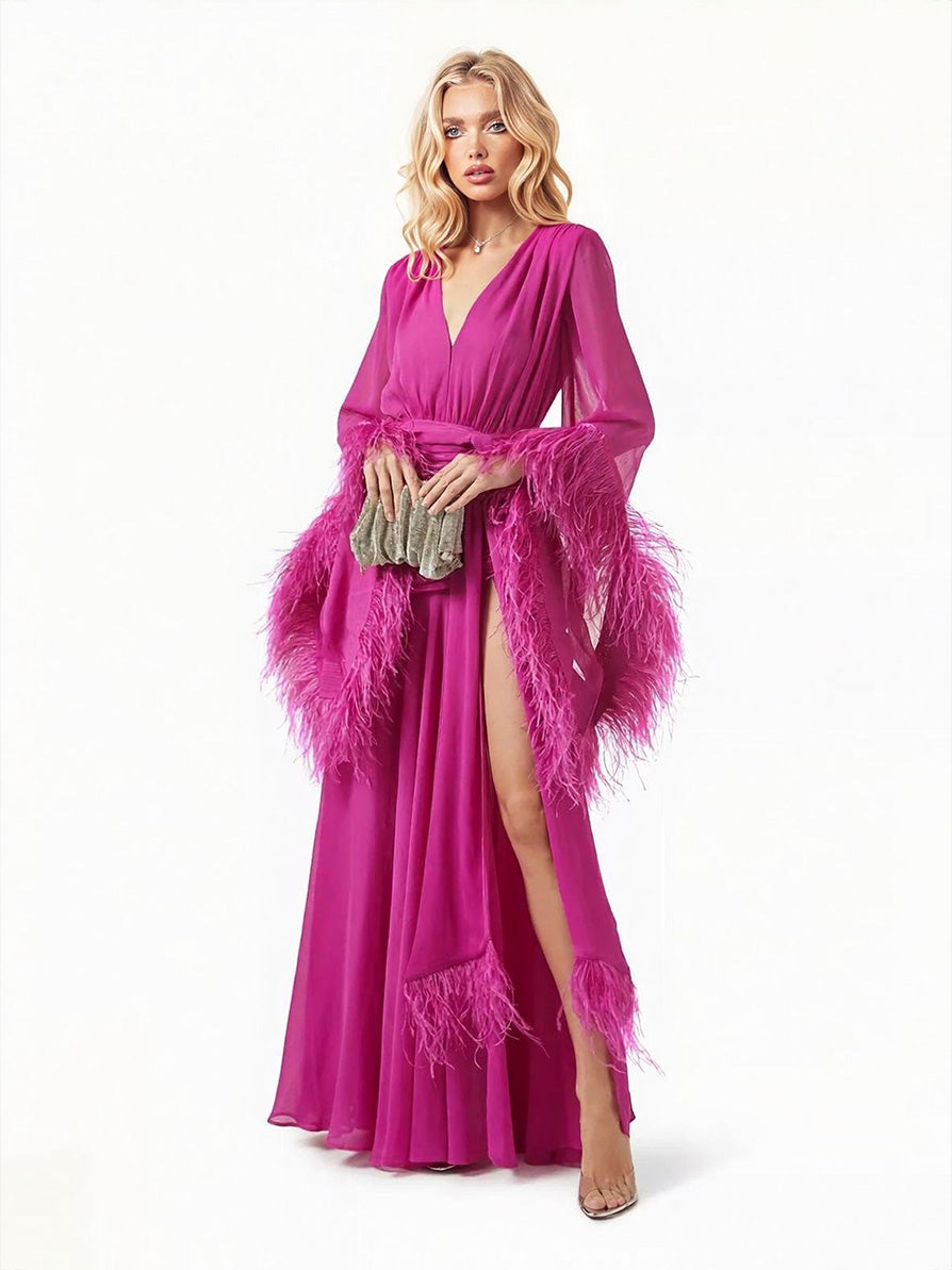Maxi abito elegante in chiffon fluido con scollo a V e polsini con piume