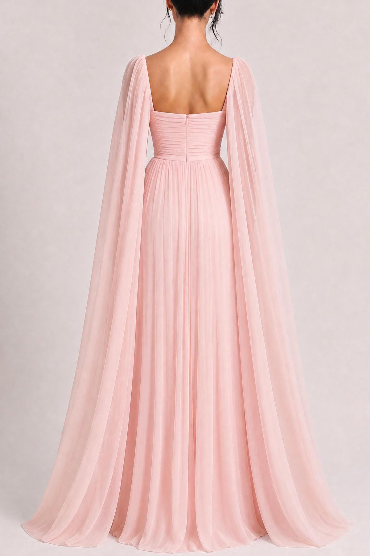 Robe longue élégante en mousseline plissée avec manches cape
