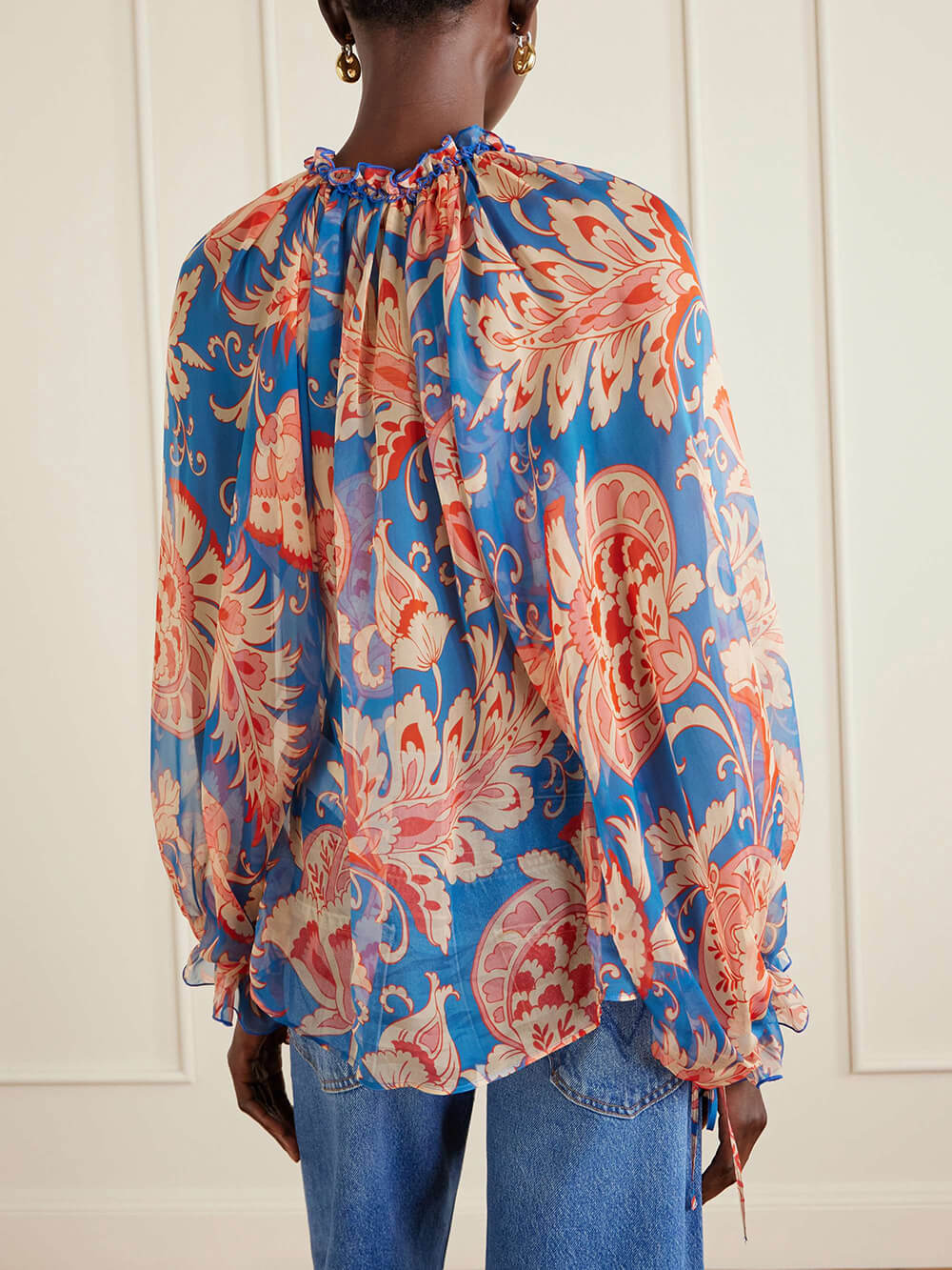 Moderna blusa in chiffon stampato con volant
