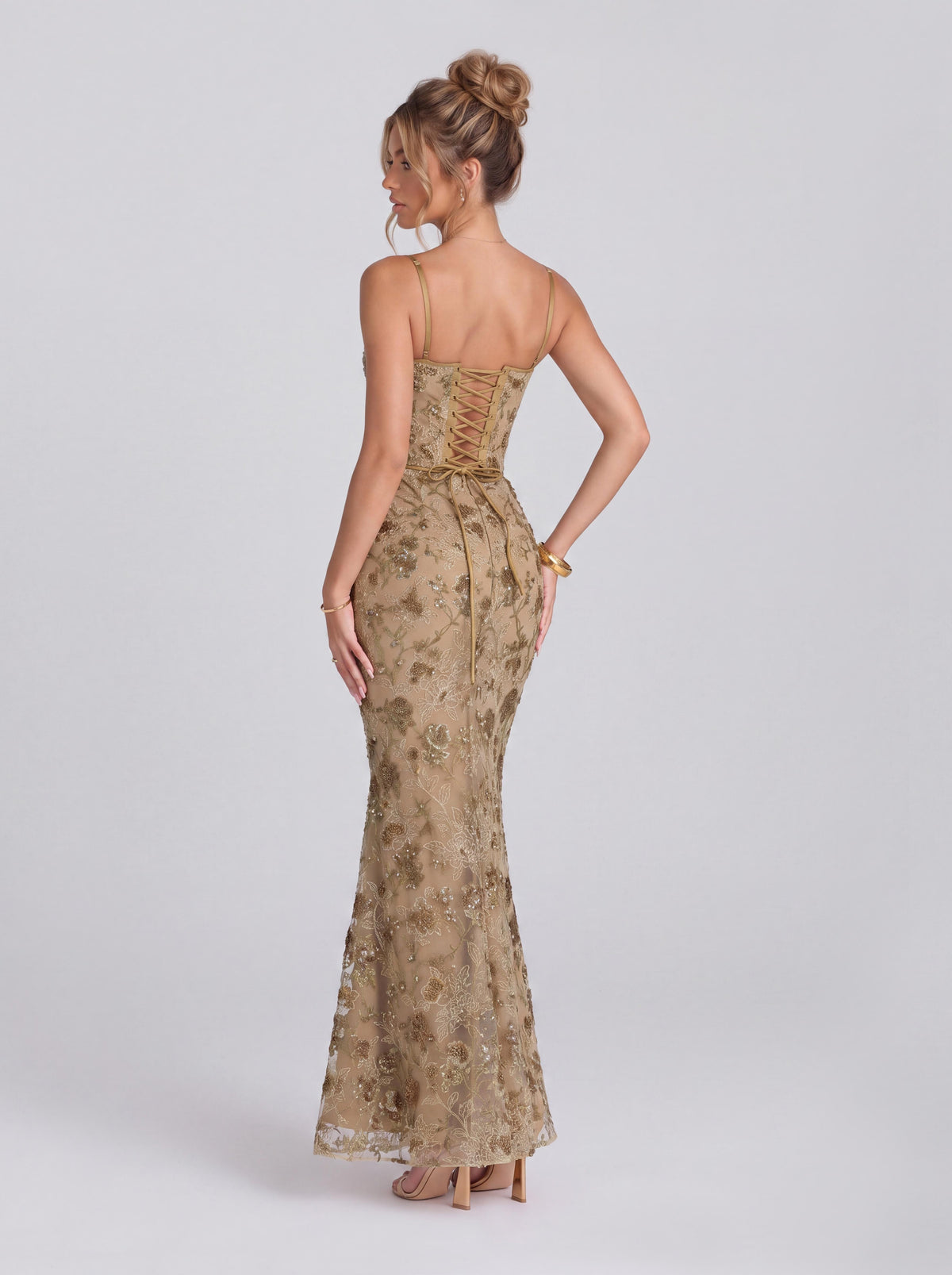 Abito a sirena vintage con stampa floreale, perline, pizzo e cintura
