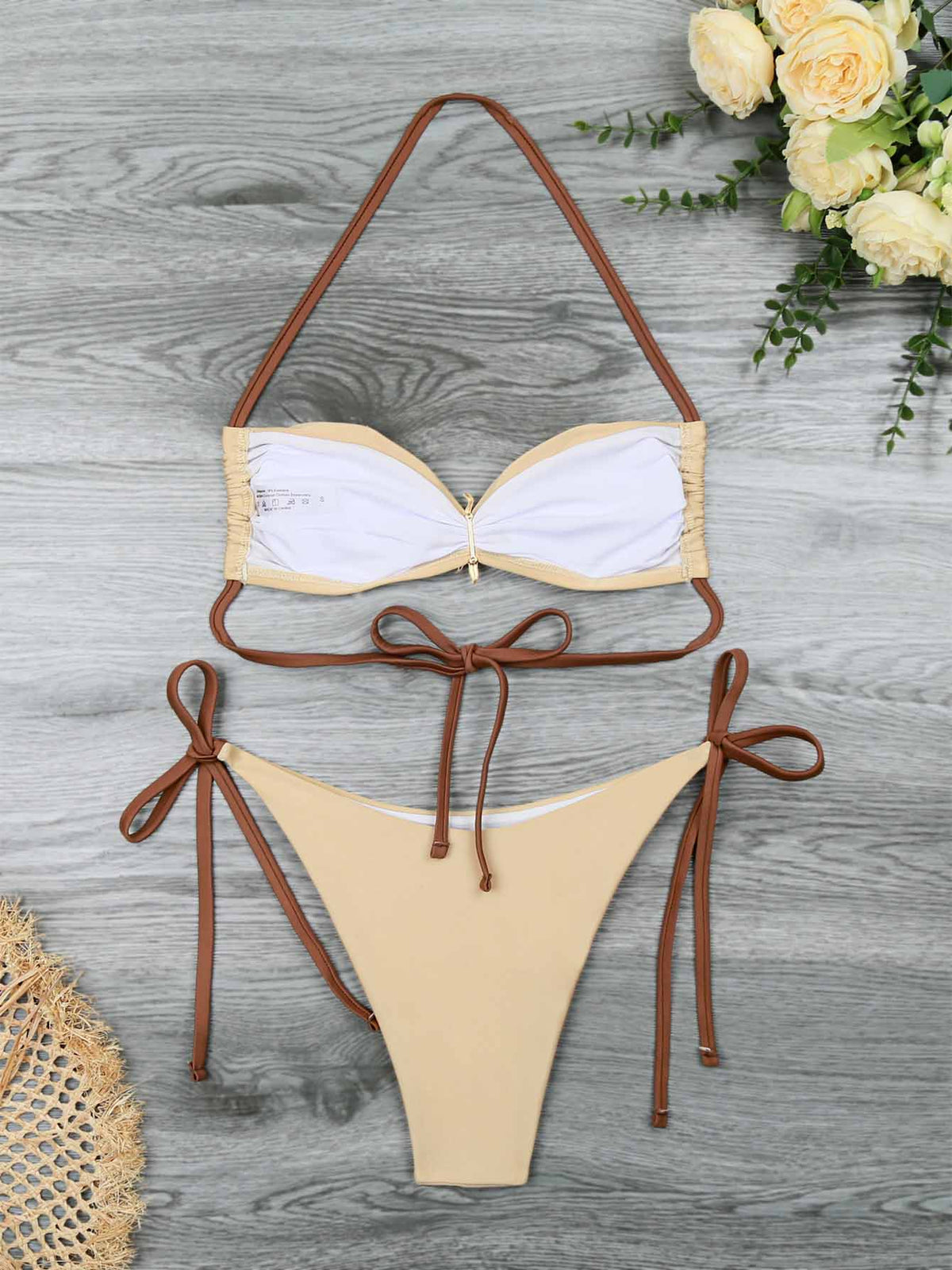 Neckholder-Bikini-Set mit Bindeband und kontrastierendem Besatz