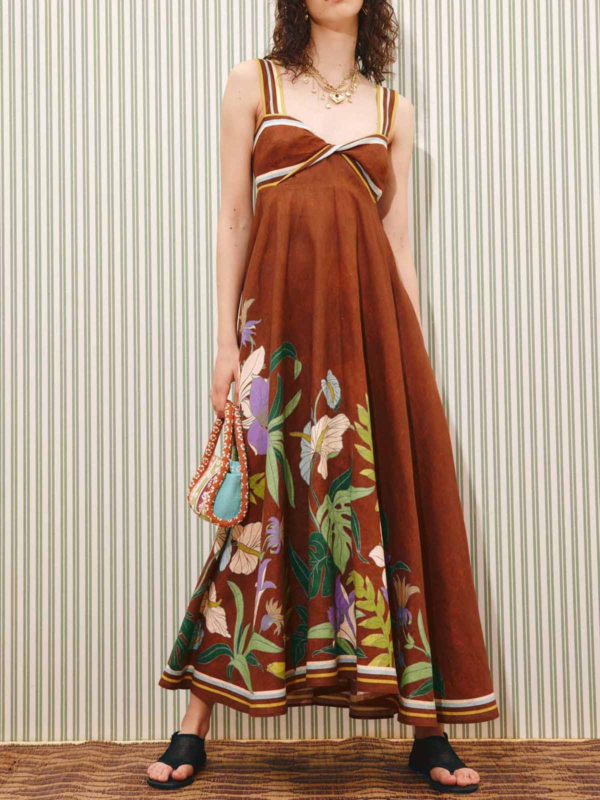 Elegantes Maxikleid mit botanischem Print und Spaghettiträgern