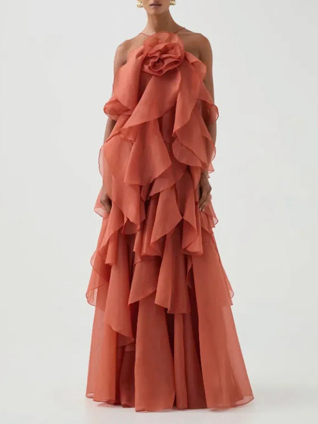 Elegantes Neckholder-Maxikleid mit 3D-Blüten und Rüschen
