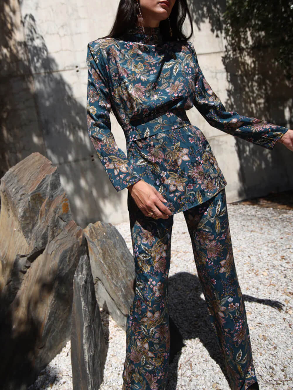 Pantaloni retrò con stampa floreale originale, vita elasticizzata e tasche