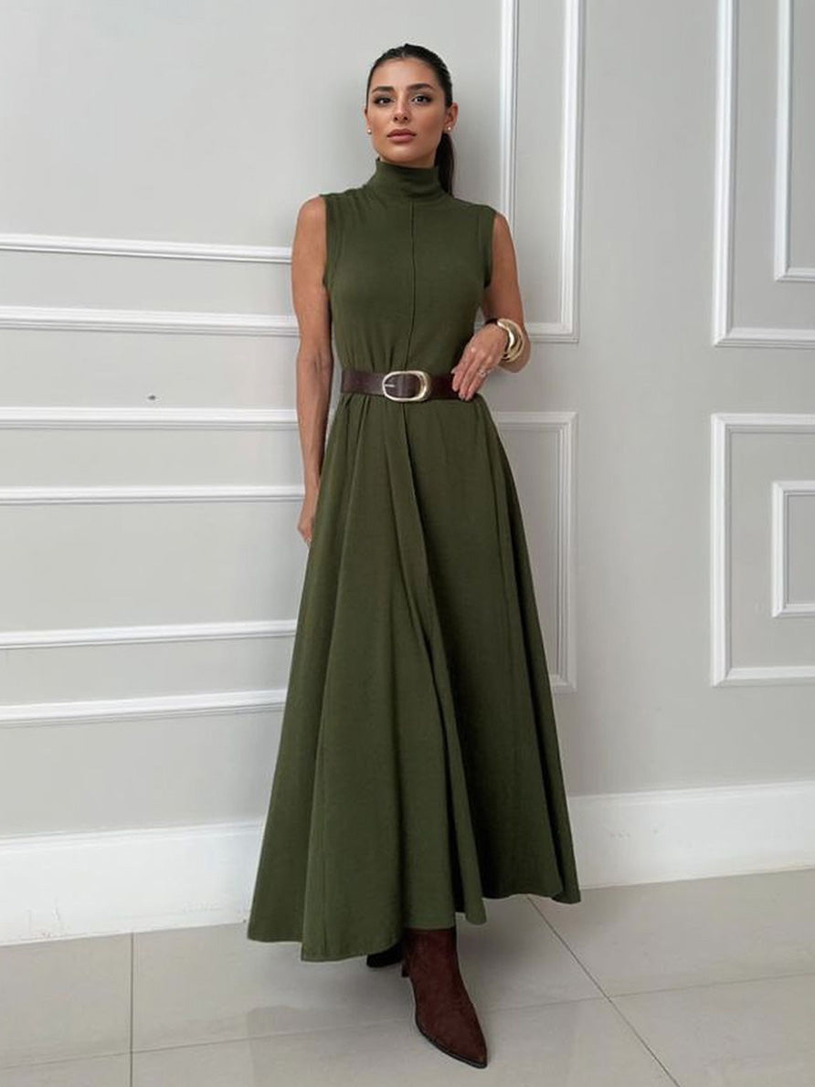 Elegante abito lungo senza maniche con collo alto e cintura