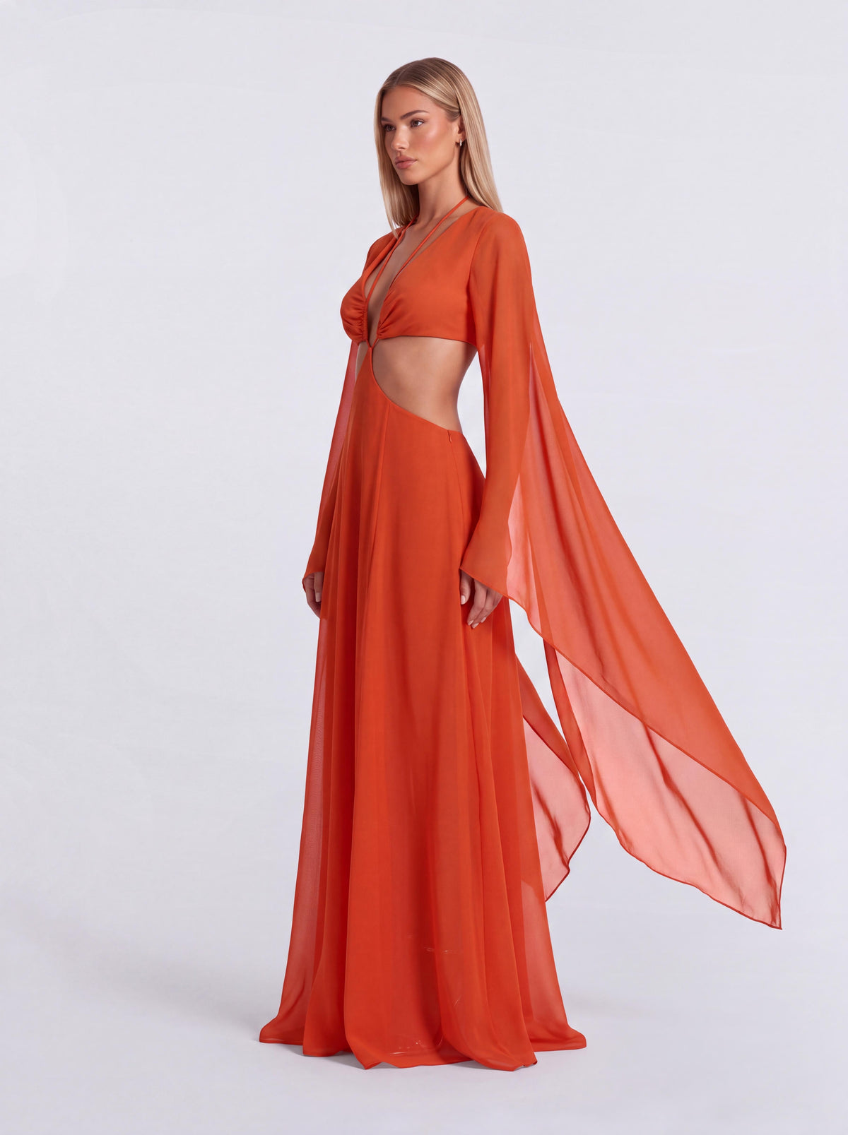 Vestido de gasa estilo vacacional con escote en V profundo, aberturas y mangas acampanadas