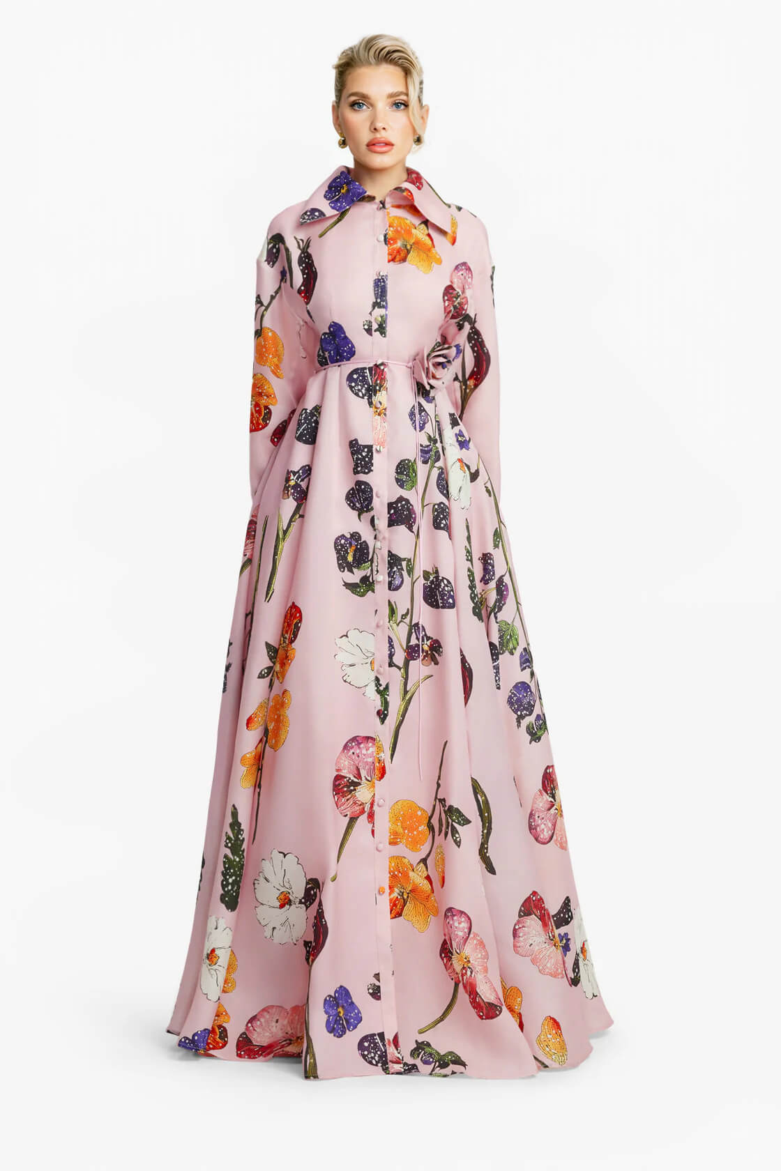 Vestido largo elegante de línea A con estampado floral y cierre de botones delantero