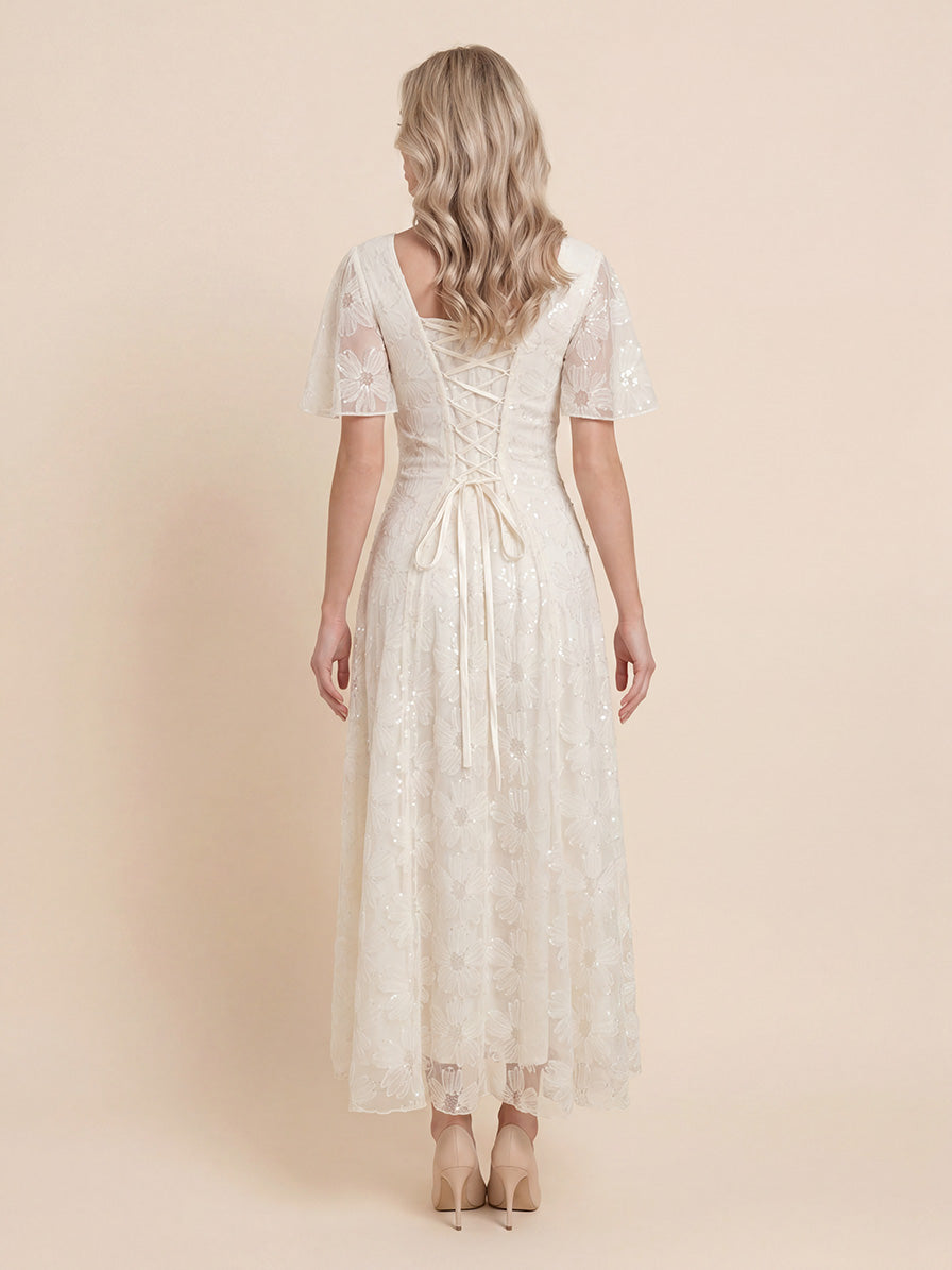 Vestido comprido elegante em tule transparente com bordado floral e decote quadrado
