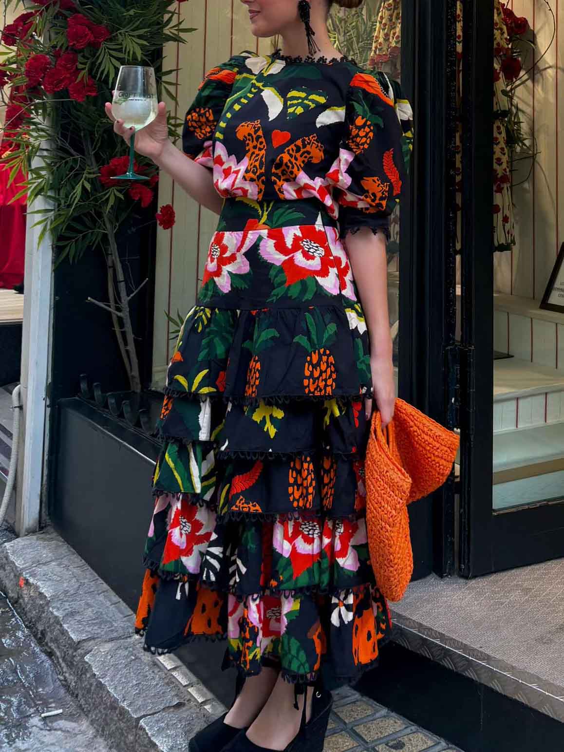 Elegantes zweiteiliges Set mit tropischem Print, Puffärmeln und Rüschen