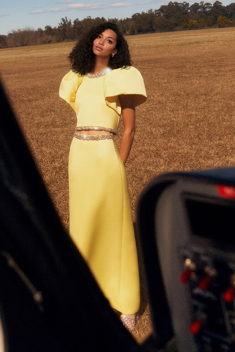 Wunderschönes Crop-Top aus verziertem Satin