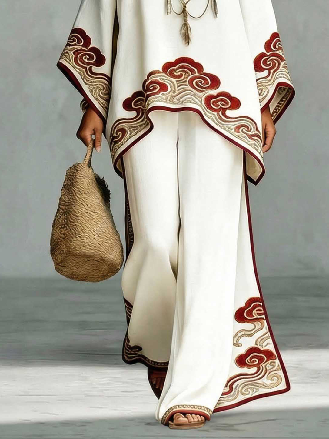 Elegante set a due pezzi con top kaftano ampio in raso con stampa di nuvole e pantaloni