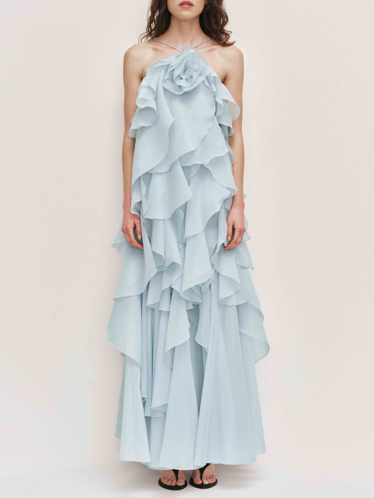 Elegantes Neckholder-Maxikleid mit 3D-Blüten und Rüschen