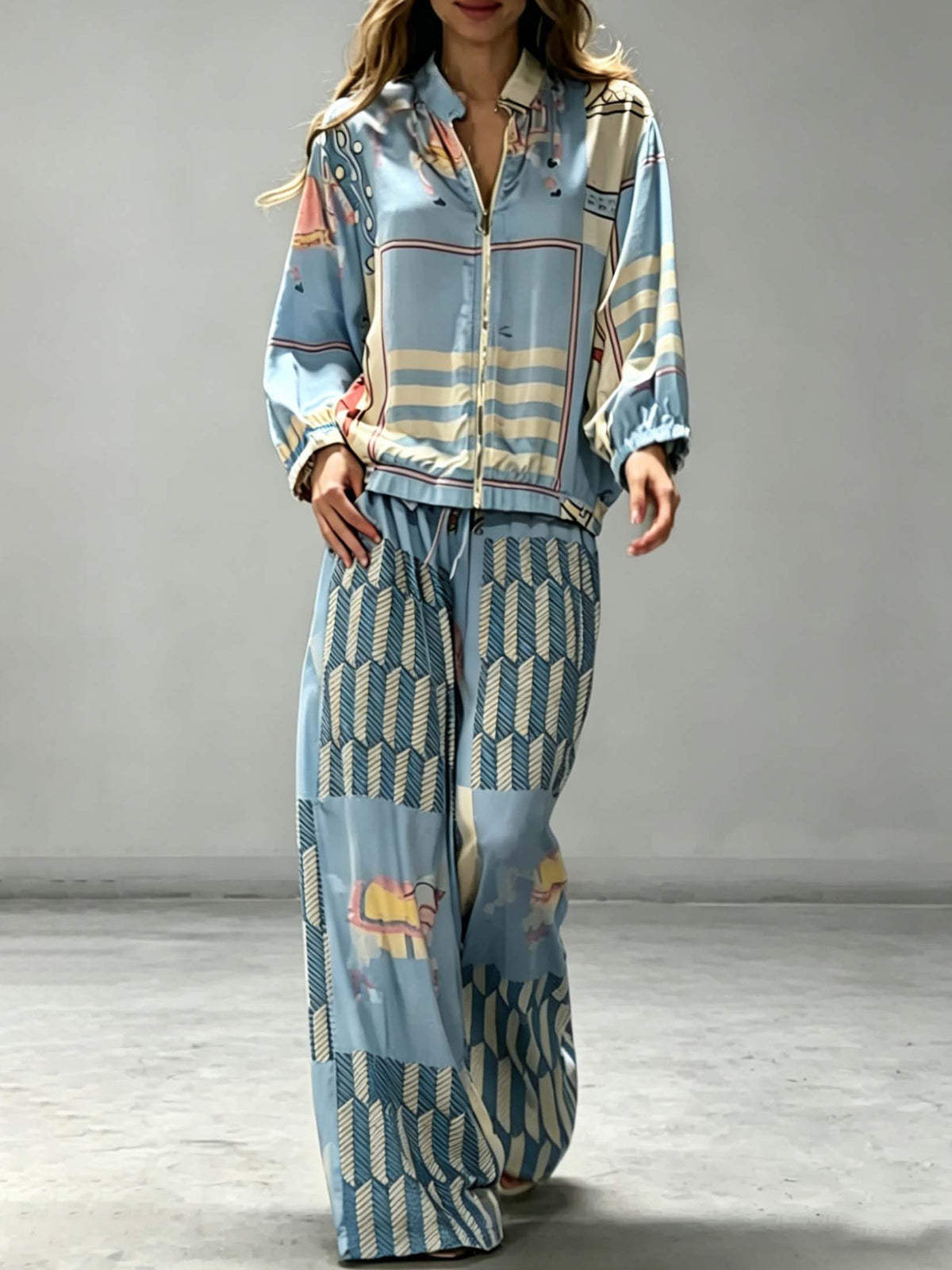 Lässige Hose mit künstlerischem Print und weitem Bein