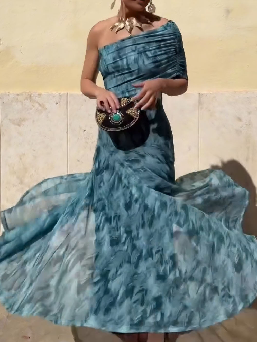 Vestido largo elegante de malla con estampado abstracto