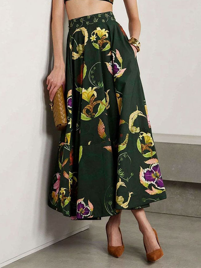Ensemble rétro composé d’un haut court et d’une jupe à imprimé floral vert foncé