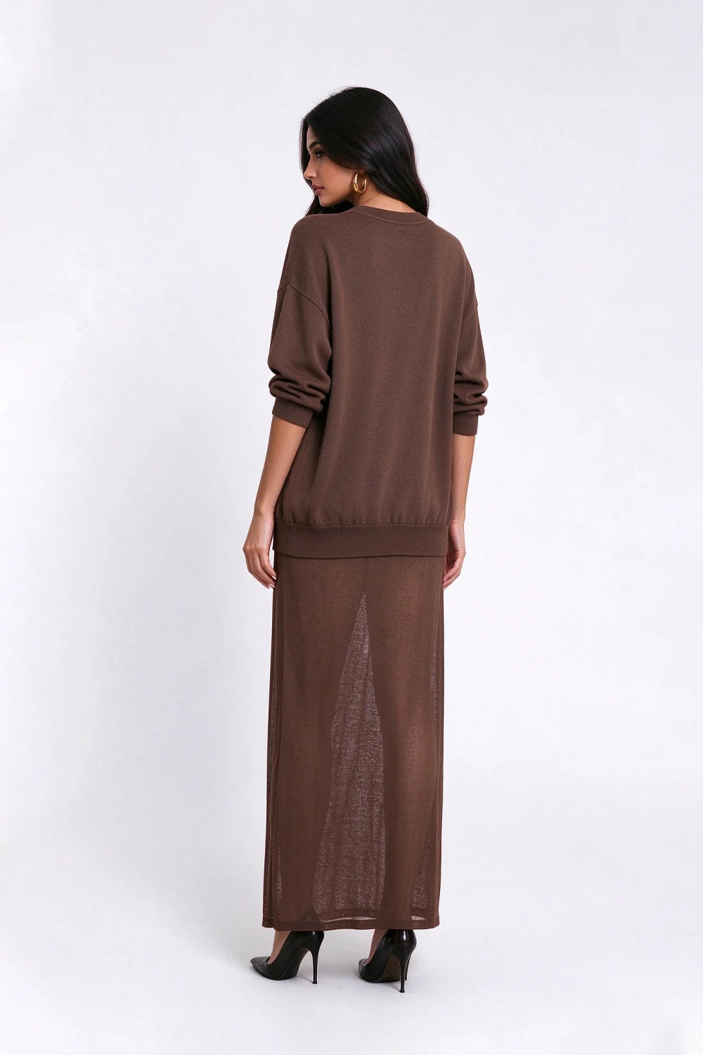 Vestido largo de punto con cuello redondo, hombros caídos y falda transparente