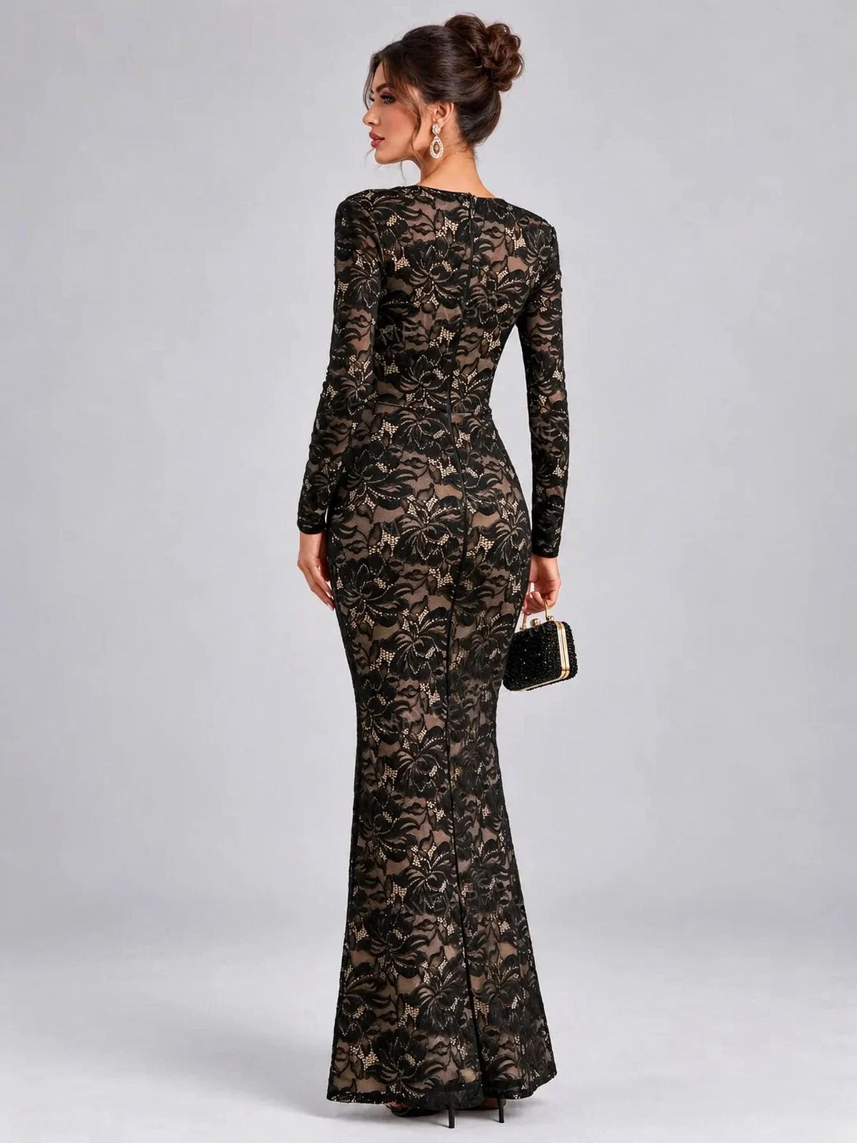 Robe de soirée longue noire à manches longues, en dentelle à fleurs, avec décolleté plongeant