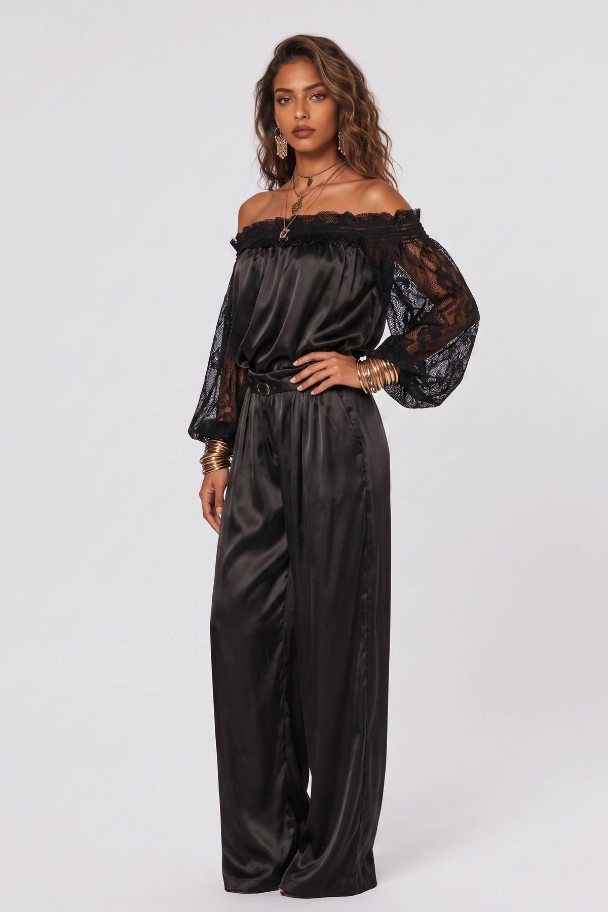 Elegantes Set aus Satinoberteil mit Schulterspitze und Nahtdetails sowie Hose mit weitem Bein