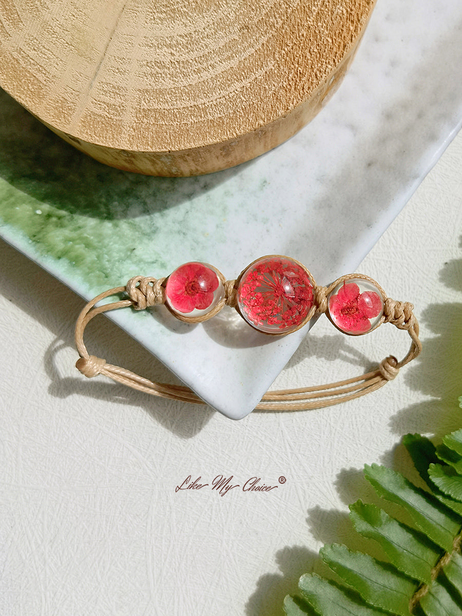 Bracelet jonc à charms en forme de pierres précieuses et de fleurs de cerisier, avec cordon réglable
