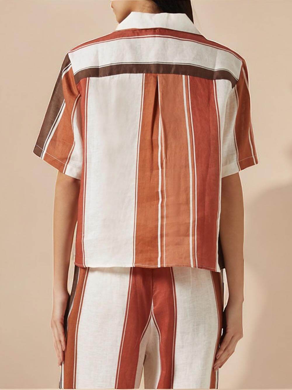 Camisa larga com riscas largas, estampado e painéis patchwork, com botões