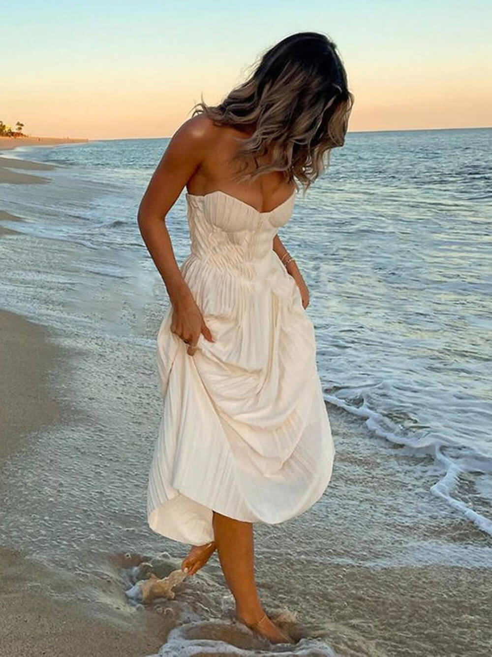Vestido maxi elegante sem alças e com pregas