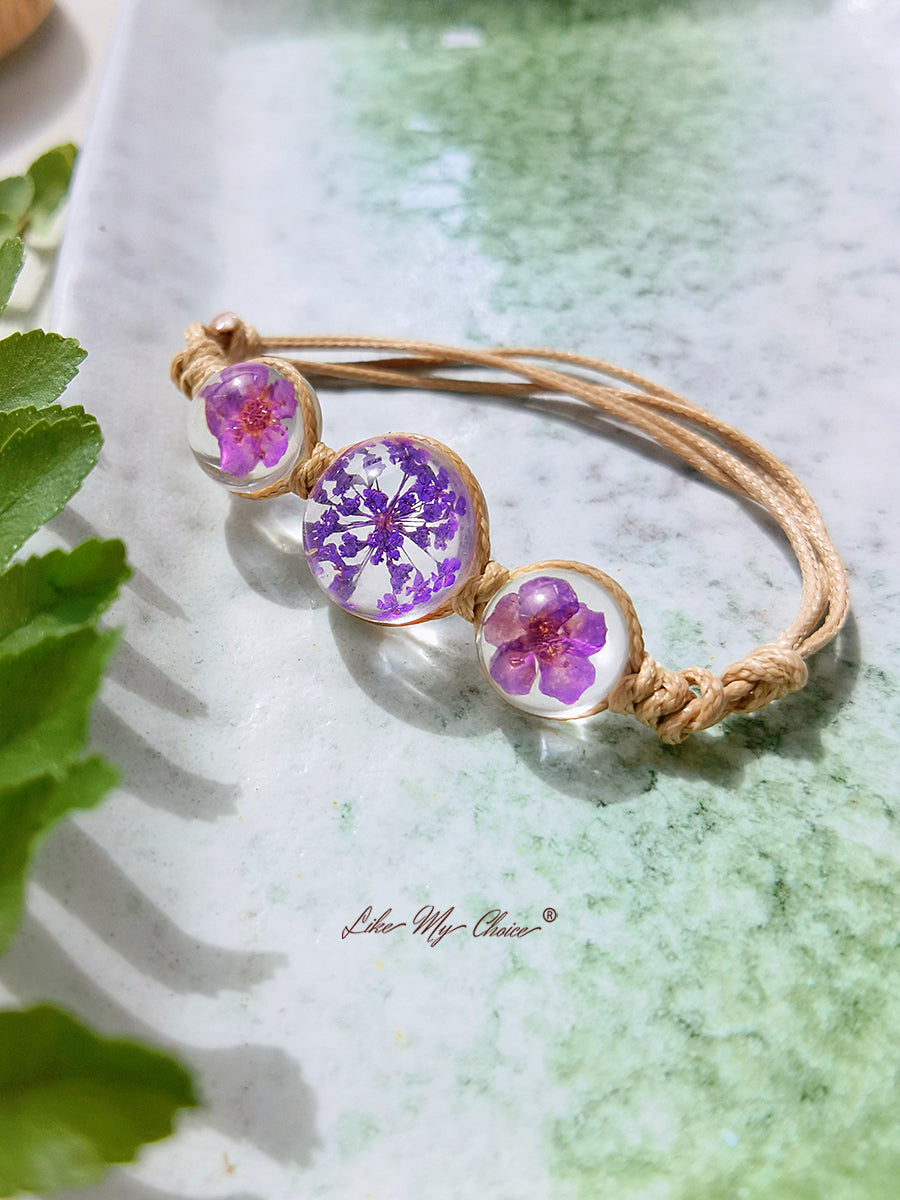 Bracelet jonc à charms en forme de pierres précieuses et de fleurs de cerisier, avec cordon réglable