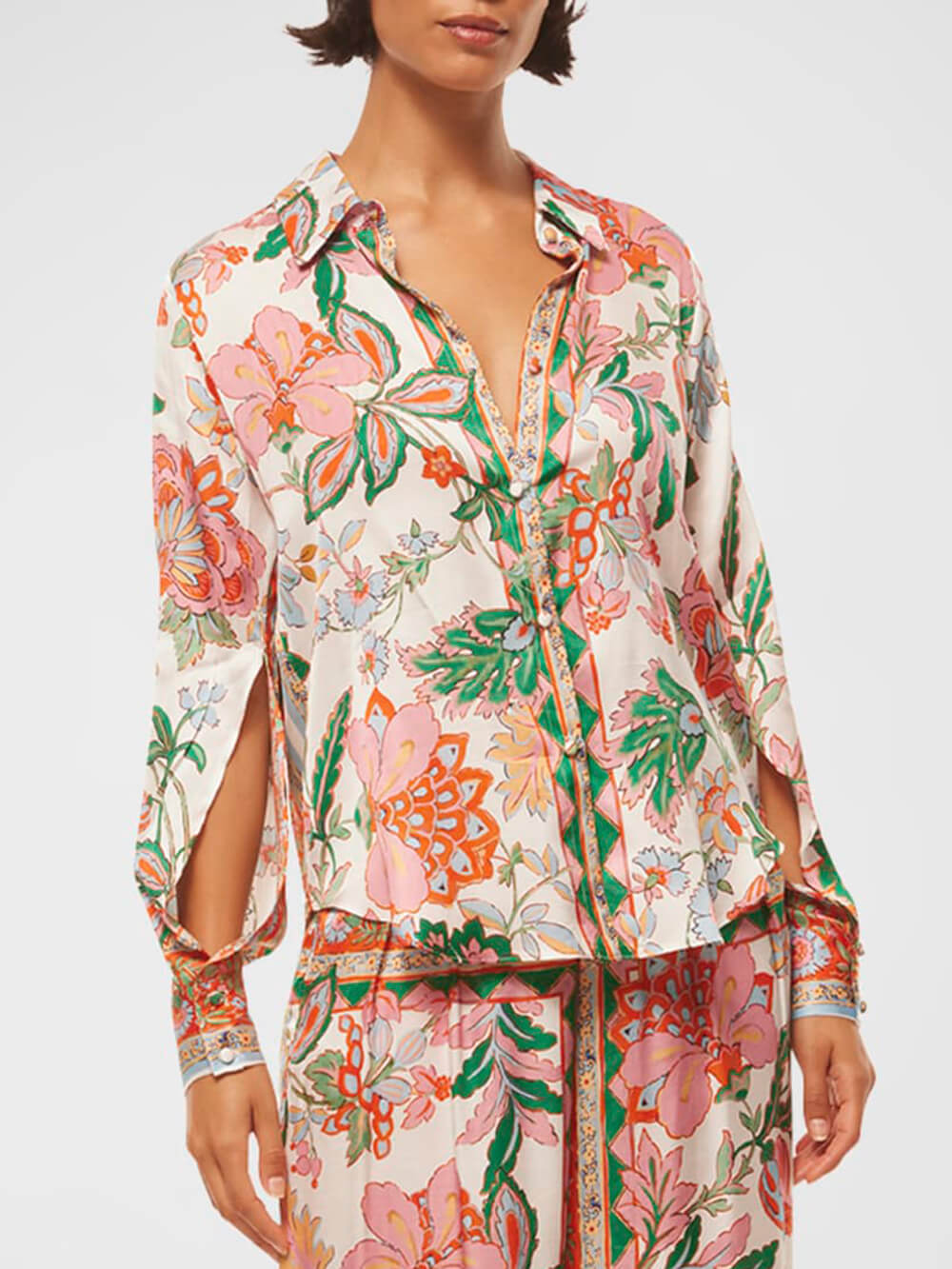 Blusas com estampado floral original e racha