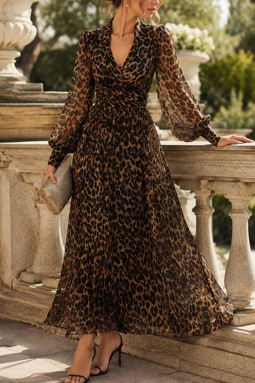 Vestido vaporoso de largo medio con cuello de blazer cruzado, escote en V, estampado de leopardo y mangas abullonadas