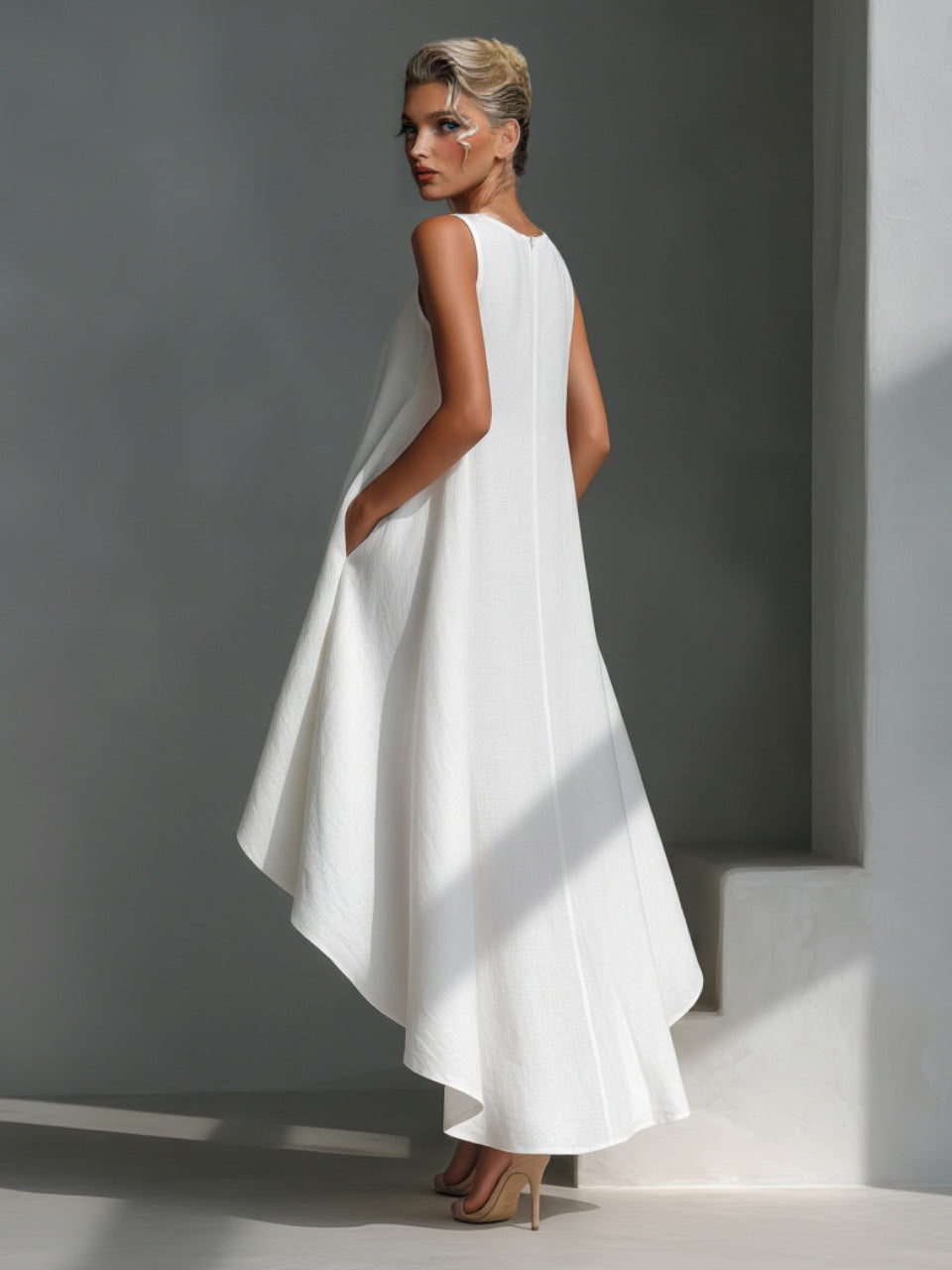 Vestido midi informal sin mangas con bajo asimétrico