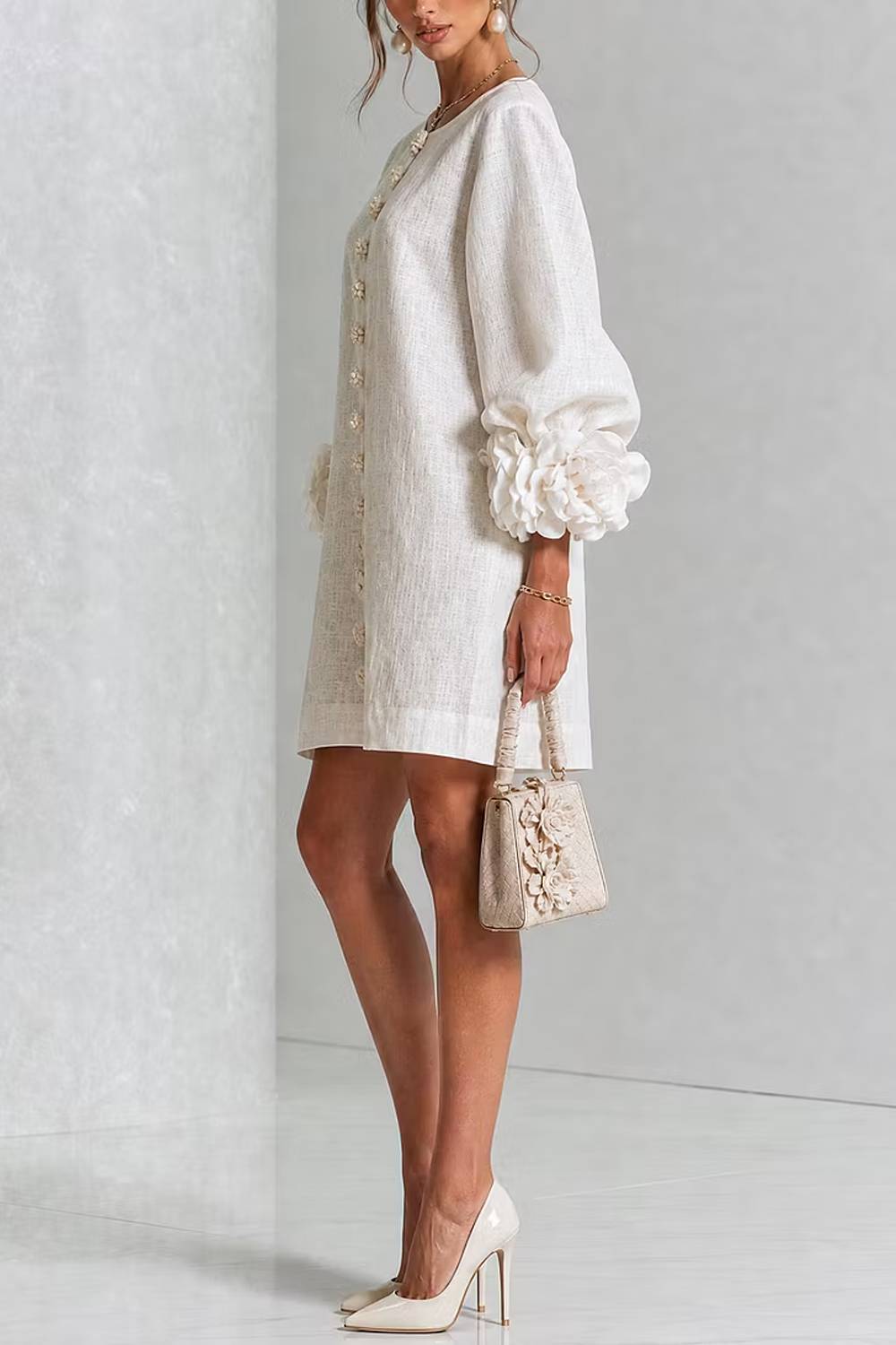 Vestido corto con puños de flores tridimensionales y mangas abullonadas