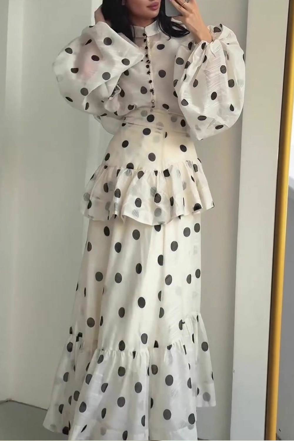 Vestido largo retro con mangas abullonadas y volantes