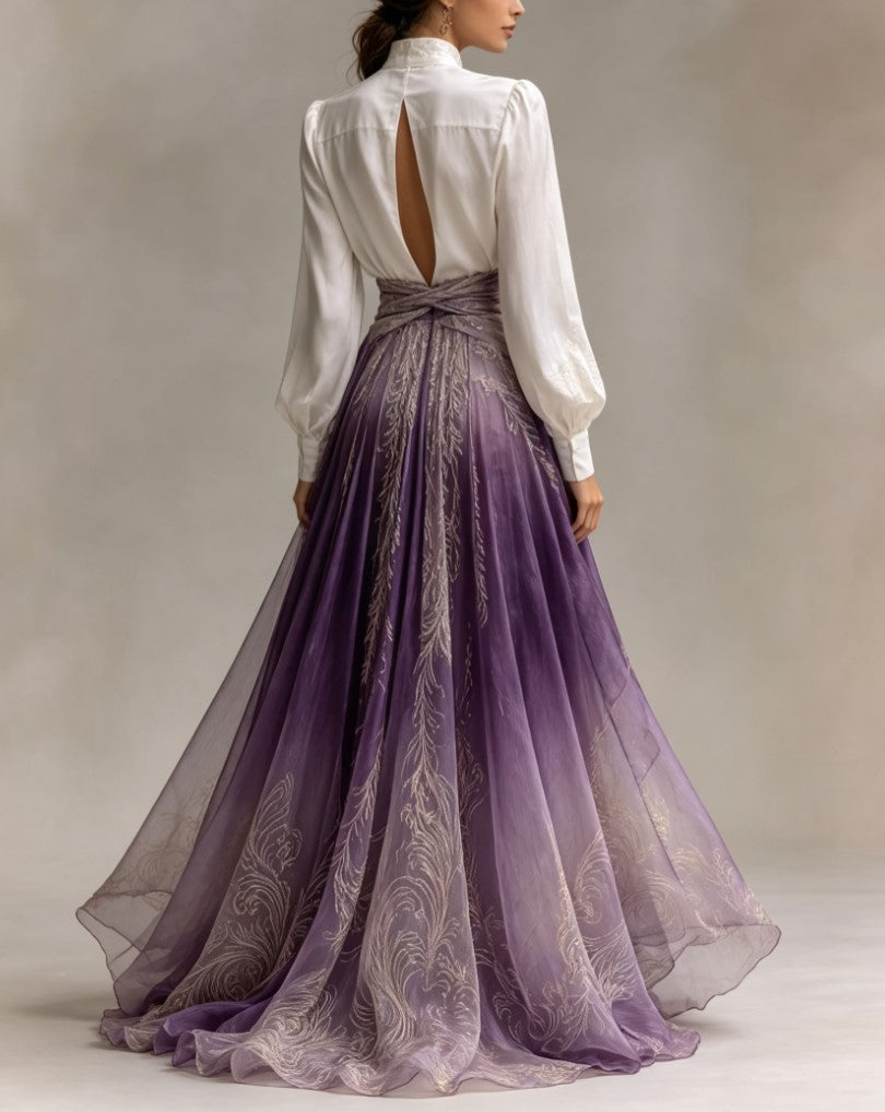 Ensemble deux pièces avec chemise en satin brodée à col montant et robe fendue fluide à dégradé violet et détail torsadé
