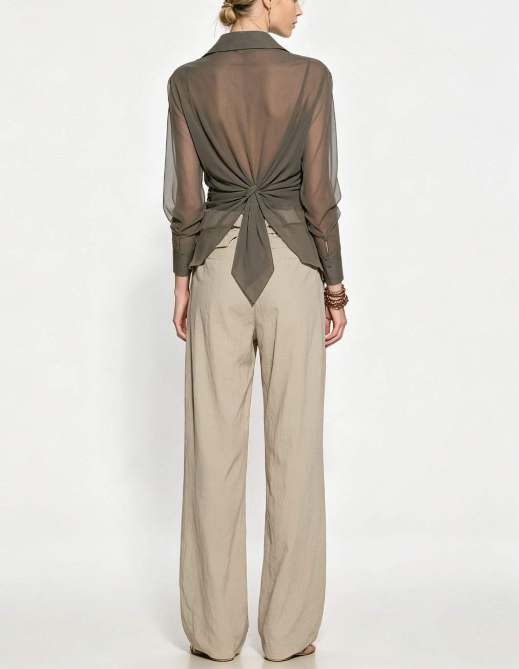Set aus Hemd mit Revers, Schalkragen und transparentem Muster sowie hoch taillierter Freizeithose mit Taschen und weitem Bein
