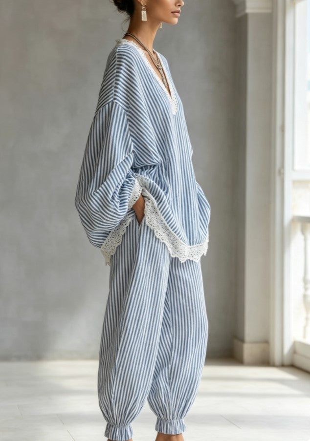 Ensemble deux pièces à col V, bordure en dentelle, rayures, manches lanternes et pantalon de jogging