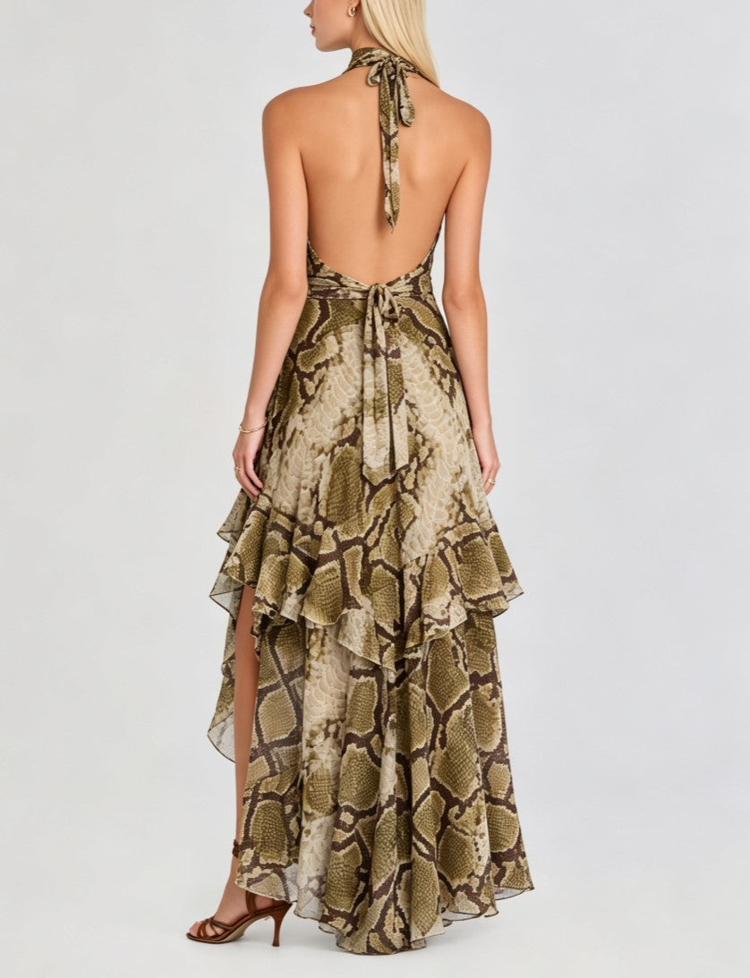 Vestido largo con cuello halter, estampado de serpiente, volantes y abertura alta