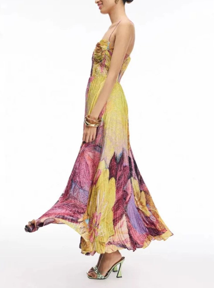 Vestido comprido plissado com padrão floral de pintura a óleo e alças finas