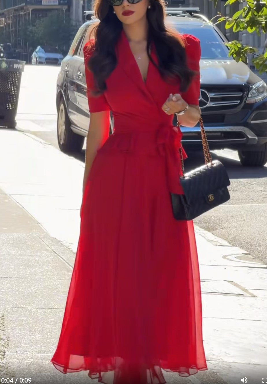 Vestido midi cruzado de gasa roja con escote en V