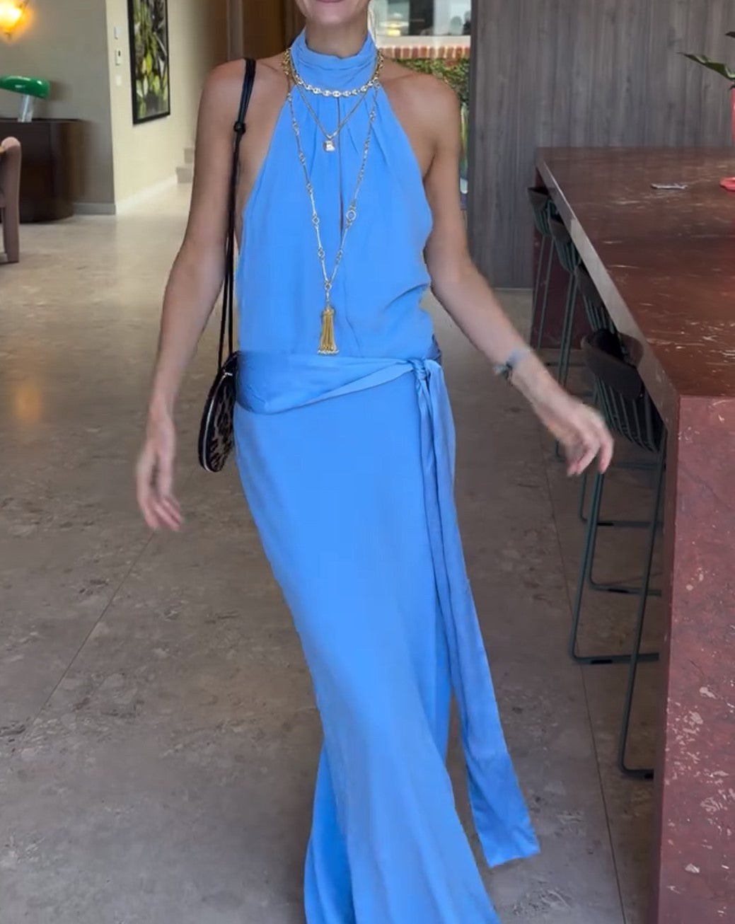 Ärmelloses Maxikleid für Damen mit Neckholder und Bindegürtel, elegantes, rückenfreies langes Partykleid