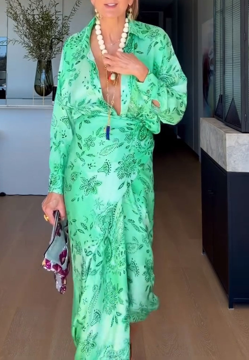Robe chemise midi portefeuille à manches longues, verte à imprimé floral, pour les vacances
