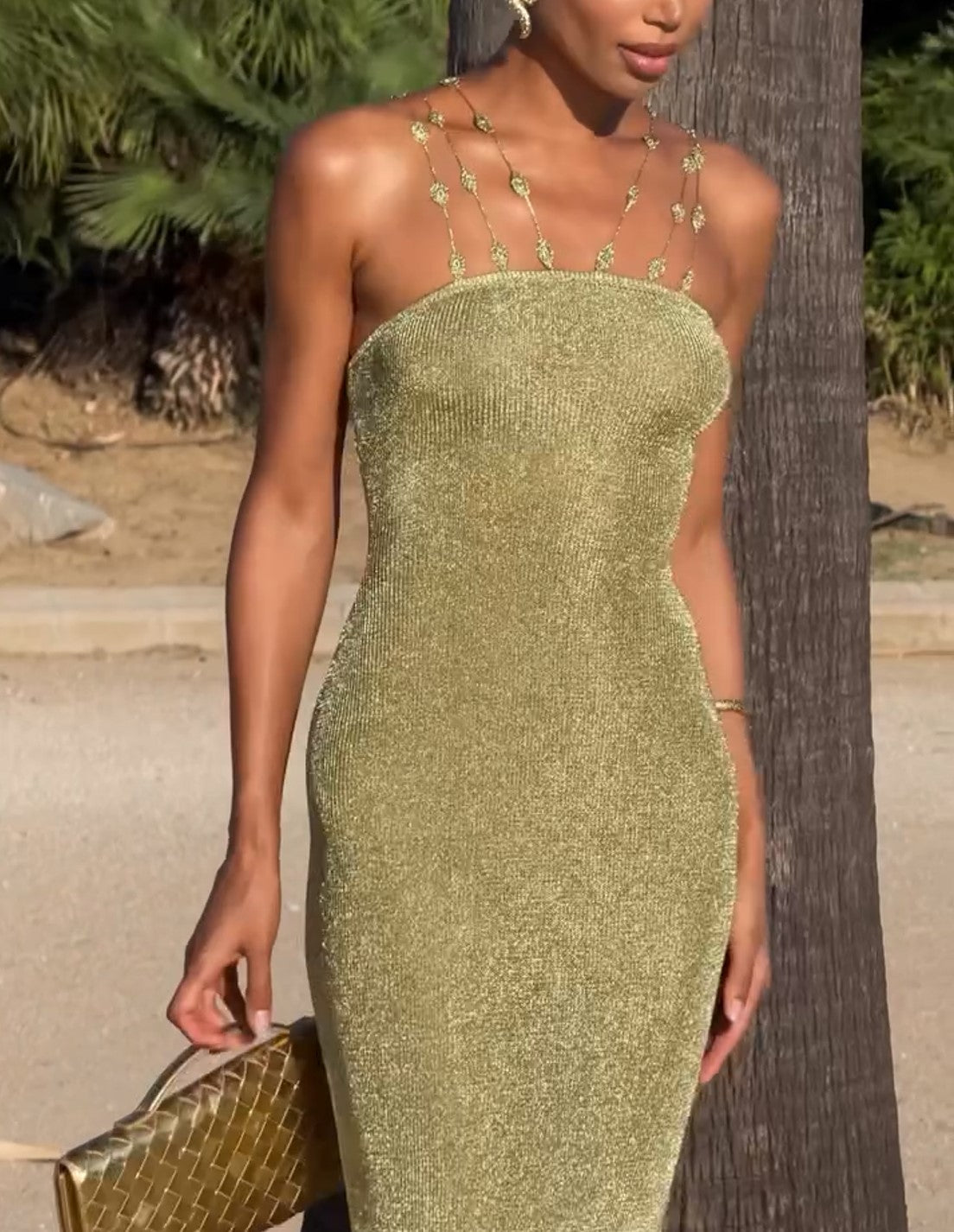 Abito midi dorato con strass, spalline sottili con perline, aderente, da sera e da festa