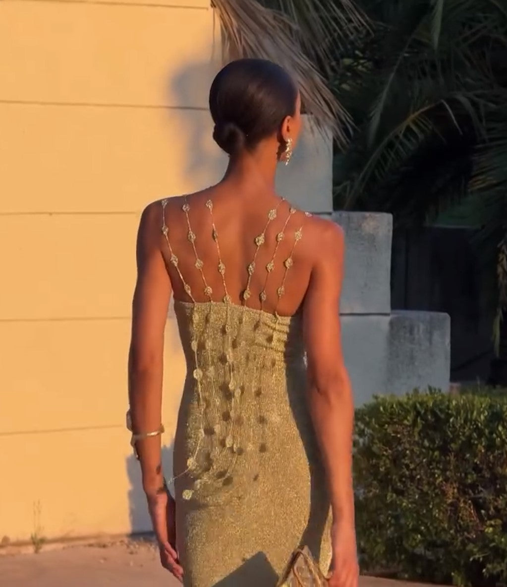 Abito midi dorato con strass, spalline sottili con perline, aderente, da sera e da festa