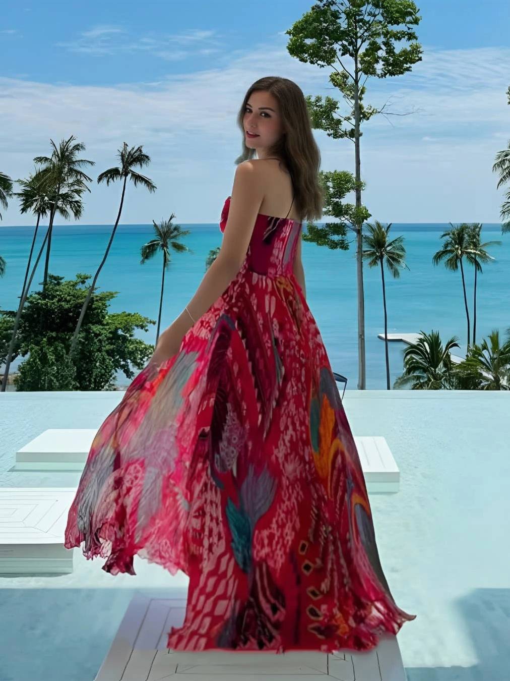 Vestido maxi evasé com estampado original e alças finas