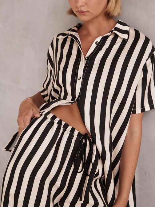 Camisa larga às riscas de estilo casual para resort